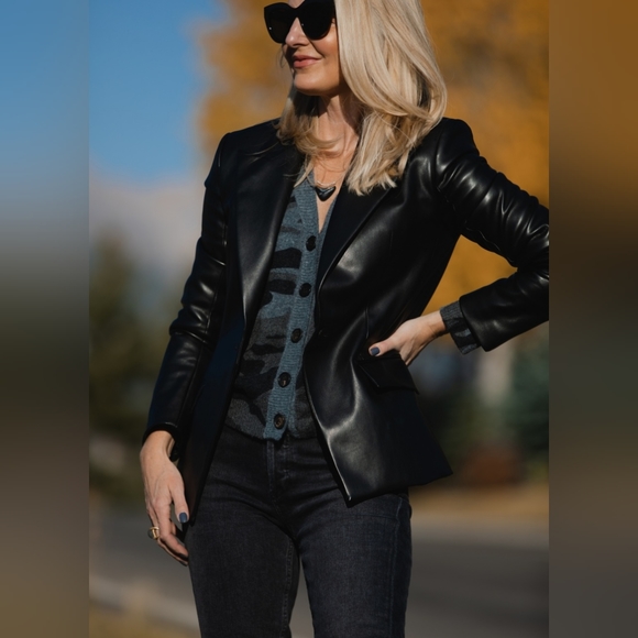 Y2k Vintage Leather Blazer "Beyond California" - Picture 8 of 11